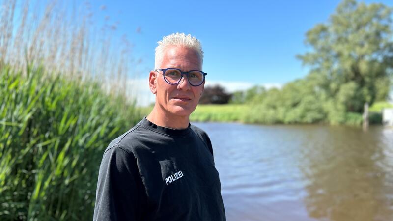 Claus Mansholt ist als Truppführer der technischen Einsatzeinheit der Polizei in Brobergen vor Ort.