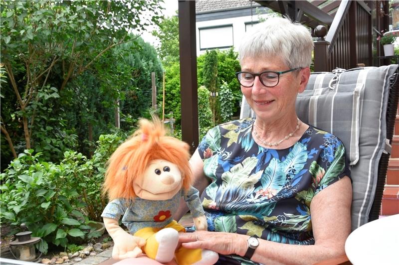 Clothilde spricht nur Platt mit Helga Peters. Foto: Felsch