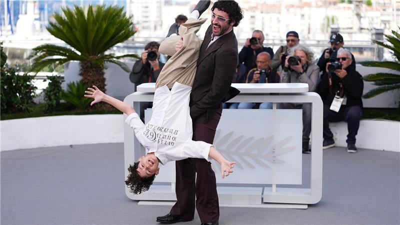 „Club Kid“ in Cannes: Absolom und Firstman kopfüber beim Fototermin
