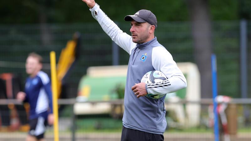 Co-Trainer Soner Uysal beim Training des HSV U21.