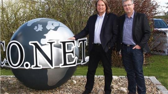 Co.Net-Vorstandsvorsitzender Thomas Limberg (links) mit Vorstand Johan Zwart, hier eine Archivaufnahme. Limberg ist Mitbegründer und Mitinitiator der Verbrauchergenossenschaft und gilt als zentrale Figur im Co.Net-Wirtschaftsskandal.