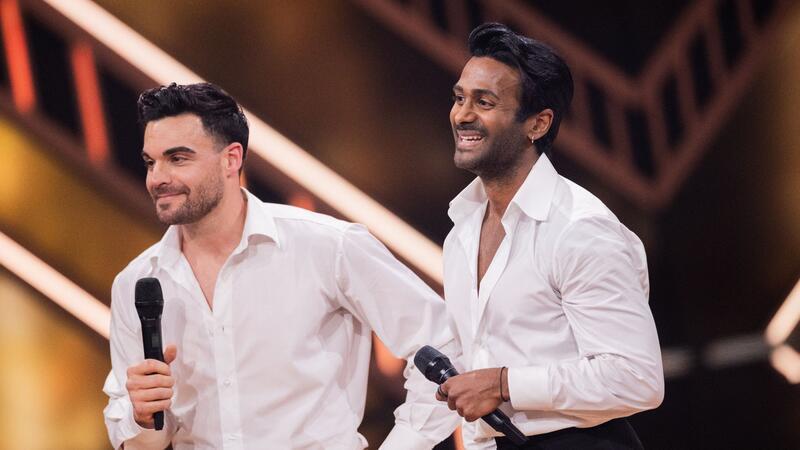 Kelly-Spross tanzt bei „Let’s Dance“ allen davon Coach Biyon Kattilathu (r) und Food-Creator Stefano Zarrella, der von Juror Joachim Llambi einiges zu hören bekam.