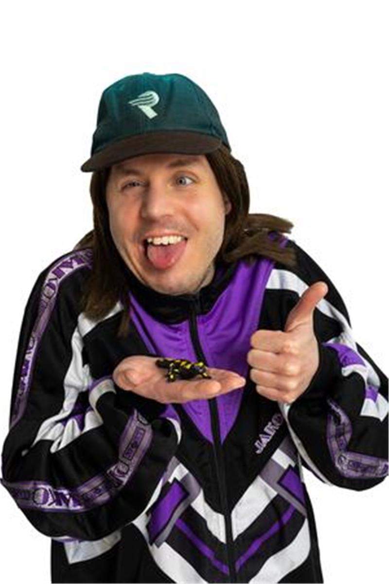Comedian Buddy Ogün hat dieses Jahr einen Ballermann-Hit gelandet - und steht beim Elbstrand-Festival auf der Bühne.