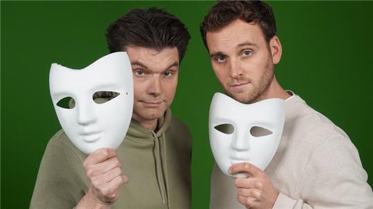 Comedian Lutz van der Horst leidet unter dem Impostor-Syndrom und berichtet in einer Doku mit Leon Windscheid erstmals darüber.