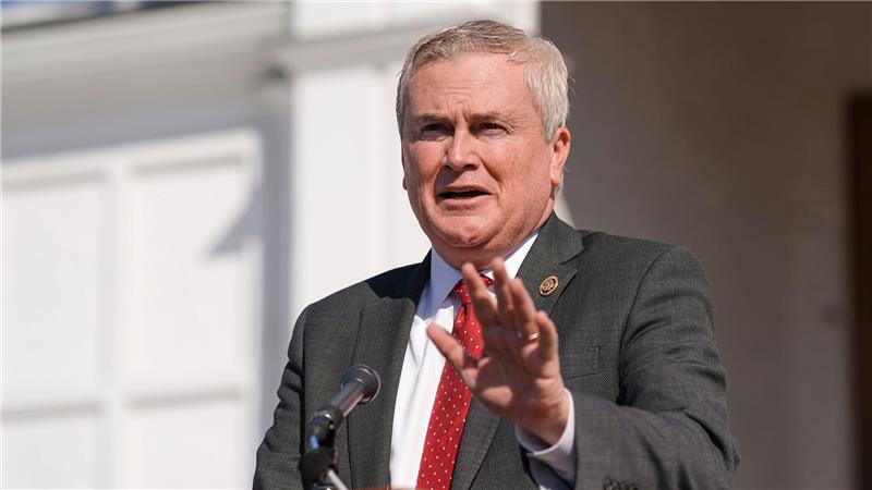 Comers Aussage zufolge reiste Ex-Präsident Clinton Dutzende Male mit Epsteins Flugzeug. 