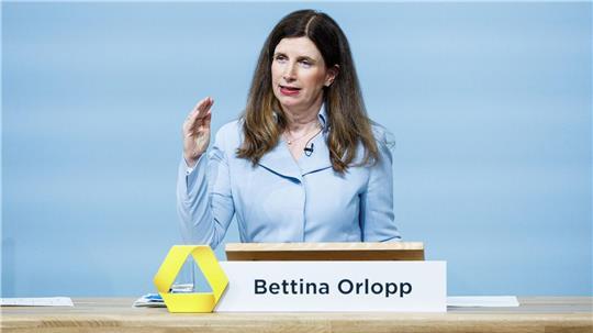 Commerzbank-Chef Bettina Orlopp will die Eigenständigkeit des Instituts retten. 