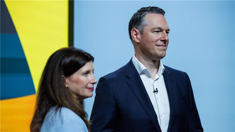 Commerzbank-Chefin Bettina Orlopp und Finanzvorstand Carsten Schmitt legen die Jahreszahlen für 2025 vor. 