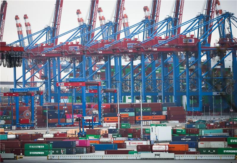 HHLA-Einstieg: Stadt Hamburg holt MSC ins Boot – Kühne empört Containerbrücken am Terminal Burchardkai (CTB) der Hamburger Hafen und Logistik AG (HHLA).