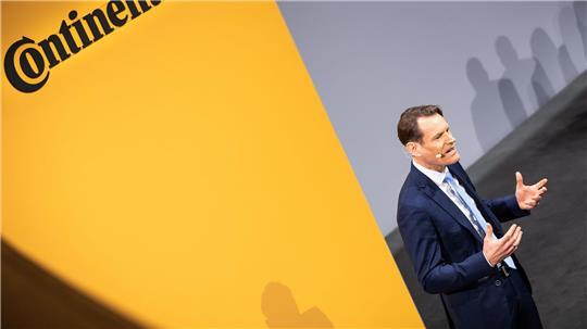 Continental schrumpft wieder zum Reifenhersteller – Vorstandschef Setzer sieht darin eine Chance.