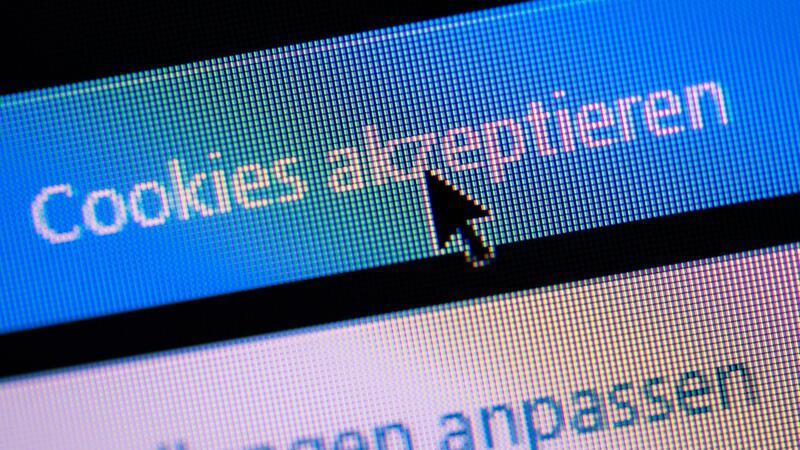 Cookies sind kleine Dateien, die ein Browser auf dem Onlinegerät eines Nutzers speichert.