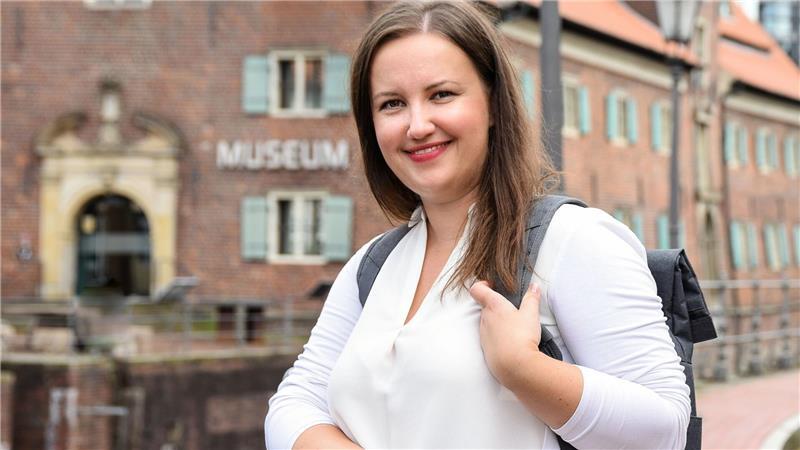 Corinna Lange (SPD), hier vorm Schwedenspeicher in Stade, vertritt den Wahlkreis Stade im Landtag.