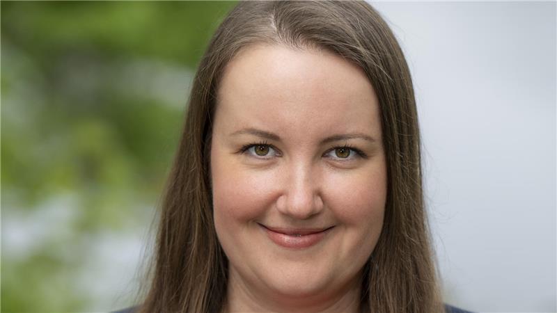 Millionen schwimmen in Kehdinger Welle: Land fördert Hallenbad-Neubau Corinna Lange begleitet das Projekt als Landtagsabgeordnete.