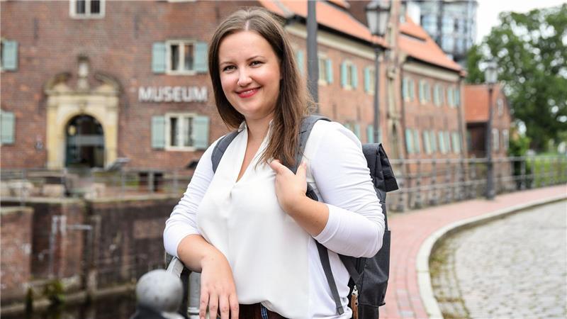 Landtagsabgeordnete Corinna Lange: Eine Politikerin mitten aus dem Leben Corinna Lange, hier vor dem Schwedenspeicher in Stade, vertritt die Region im Landtag.