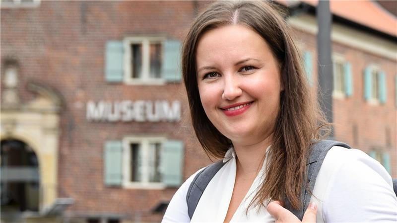 Corinna Lange, hier vorm Schwedenspeicher in Stade, vertritt die Region im Landtag.