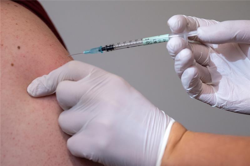 Corona-Impfung im Landkreis Stade sind jetzt auch mit dem neuen, gegen Omikron angepassten, Impfstoff möglich. Foto: dpa (Symbolbild)