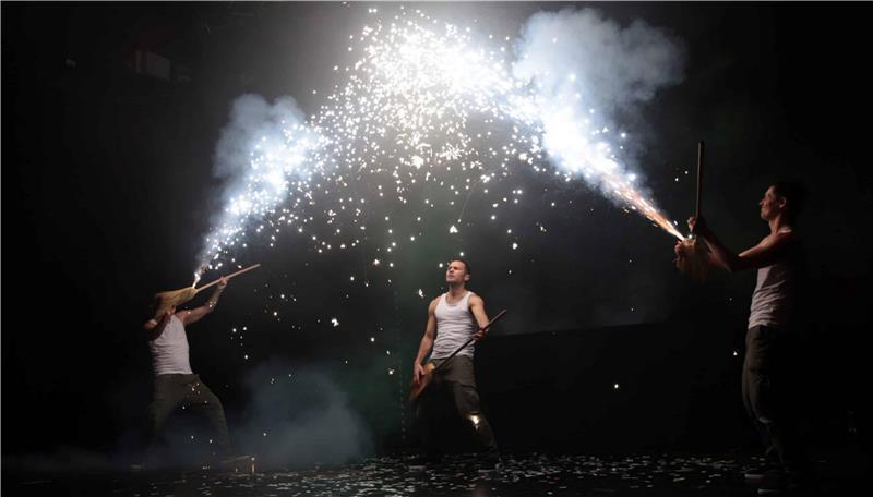 „Crash Boom Bang“ im Stadeum: Starbugs Comedy lassen es ordentlich krachen.