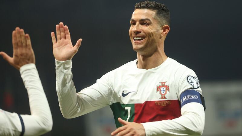 Niederländer dank Last-Minute-Tor auf EM-Kurs Cristiano Ronaldo und Portugal siegten in Bosnien-Herzegowina deutlich mit 5:0.