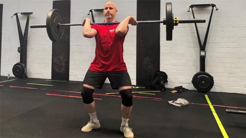 Eine Stunde beim Crossfit: Was Menschen zum Sport antreibt Crossfit-Sportler John Mecklenburg bei einem sogannten Power Clean. Das ist eine olympische Gewichtheber-Übung.