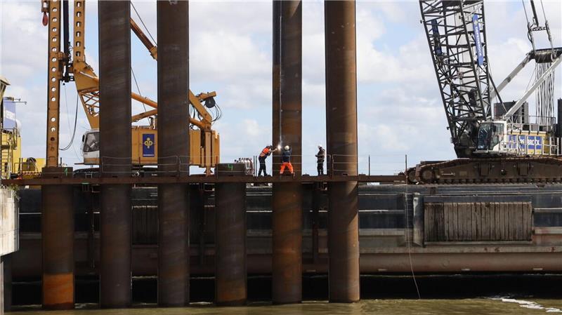 Deshalb ist Sonntagsarbeit im Cuxhavener Hafen erlaubt Cuxhavener Bürger streiten aktuell über den Sinn von Sonntagsarbeiten im städtischen Hafen.