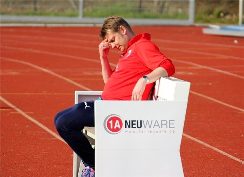 D/A-Coach Lars Jagemann ärgert sich über den späten Ausgleich im Spitzenspiel. Foto: Lütje