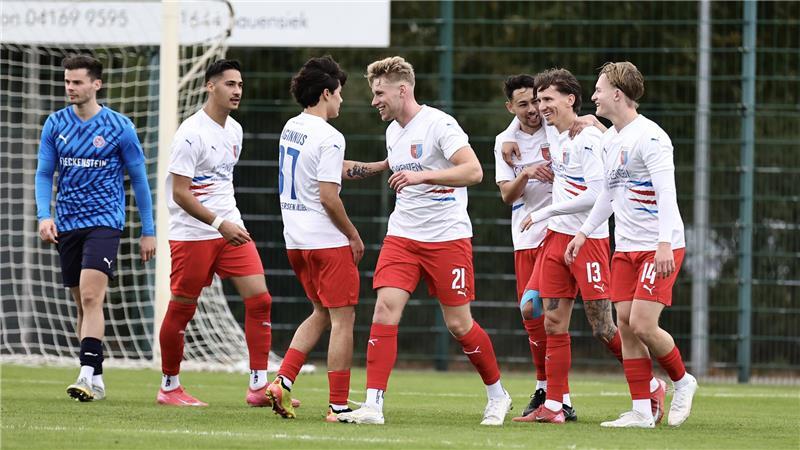 D/A II will zwei Titel - Stade setzt Signal in prekärer Situation D/A II steht im Pokal-Halbfinale und auf Platz eins der Tabelle. Zwei Titel sind das Ziel.