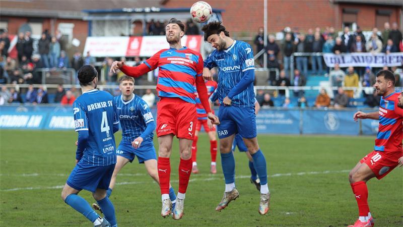 Die Sägespäne wirbeln: D/A-Verteidiger verfolgt eigene OP am Bildschirm D/A-Innenverteidiger Tjorve Mohr ist bei fast jedem Standard Zielspieler. Drochtersen vermisst seine Kopfballstärke.