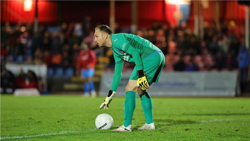 Tjorve Mohr erlöst D/A: Spätes Siegtor gegen Altona 93 D/A-Keeper Patrick Siefkes hat in der ersten Halbzeit gegen Altona 93 kaum etwas zu tun.