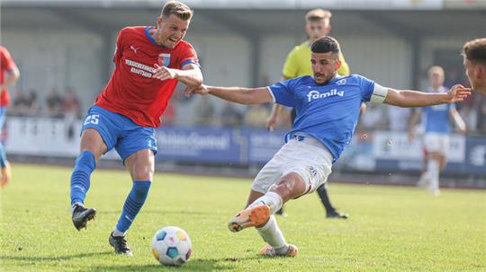 D/A-Kreativspieler Dennis Rosin ging zwar in viele Dribblings. Von Erfolg waren seine Aktionen diesmal nicht gekrönt.