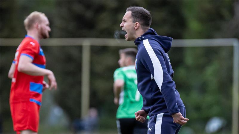 D/A-Trainer Milan Schweiger ist mit der spielerischen Leistung seiner Mannschaft nicht zufrieden. Aber am Ende zählen die Tore.