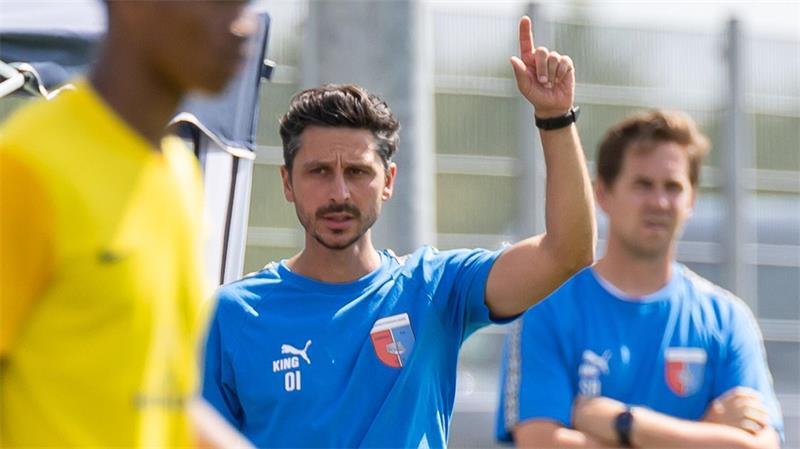 D/A-Trainer Oliver Ioannou fährt mit seiner Mannschaft am Samstag nach Isernhagen und trifft dort auf Testspielgegner Paderborn II.
