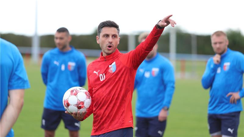 D/A-Trainer Oliver Ioannou hat im Training einen „groben Plan“ entwickelt.