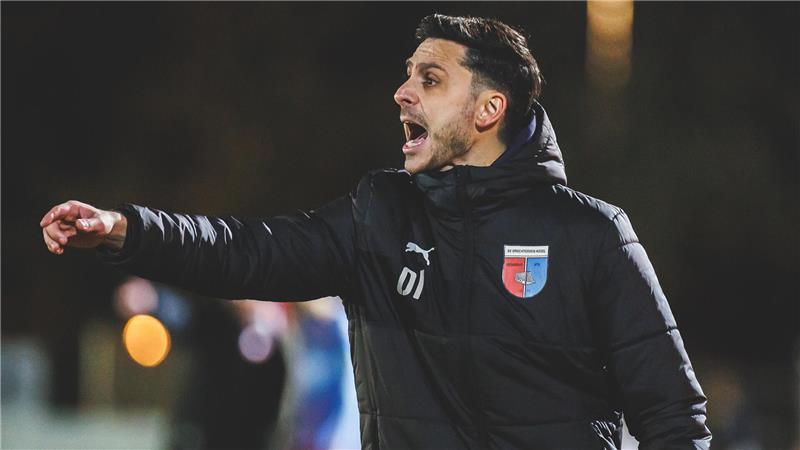 D/A-Trainer Oliver Ioannou muss gegen Lohne viele verletzungsbedingte Wechsel vornehmen.