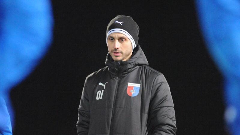 D/A-Trainer Oliver Ioannou will mit seiner Mannschaft auf einen einstelligen Tabellenplatz.
