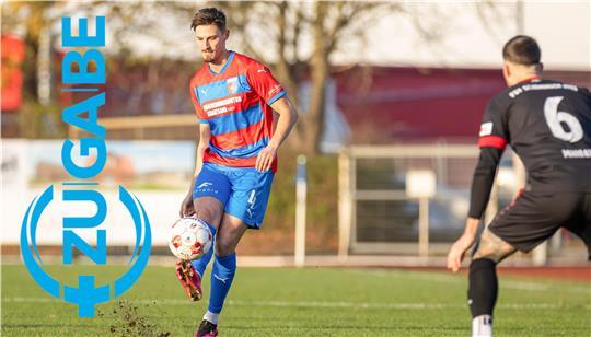 D/A-Verteidiger Nikola Serra spielt im Kehdinger Stadion mit Skechers.
