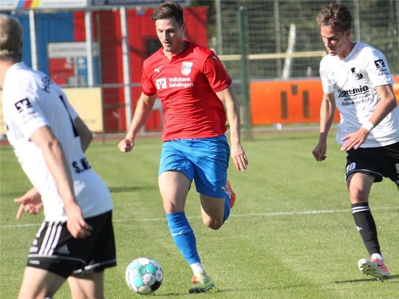 D/A-Verteidiger Nikola Serra vermisst den Ball am Fuß . Durch Corona sei Fußballspielen derzeit aber unmöglich, meint er. Foto: Bröhan