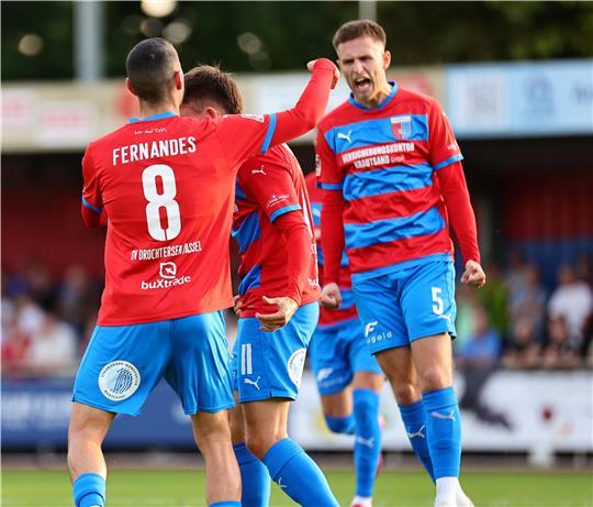 D/A beweist Siegermentalität. In Hannover bereitete Jannes Wulff (hinten) das 2:0 von Miguel Fernandes vor.