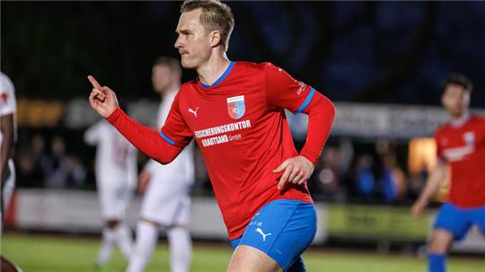 D/A, hier Stürmer Moritz Göttel, hat bei der Elsdorfer Pokalwoche den Bremer Oberligisten Hemelingen mit 6:1 besiegt.