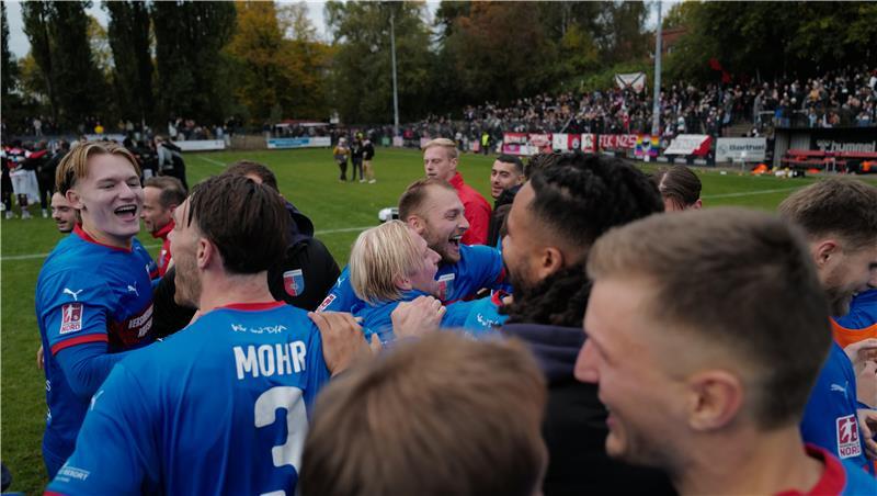 D/A jubelt nach dem 1:0-Sieg gegen Altona.