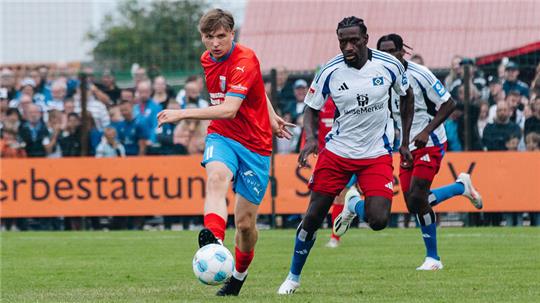 D/A um Neuzugang Niklas Bär trifft am ersten Spieltag auf Holstein Kiel II.