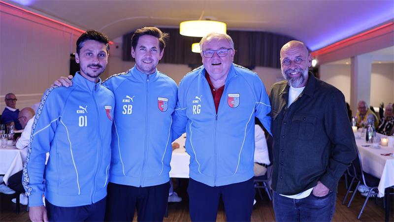 D/A um Trainer Oliver Ioannou, Sportdirektor Sören Behrmann, Präsident Rigo Gooßen und Berater Holger Stanislawski (von links) kommen mit den Sponsoren ins Gespräch.