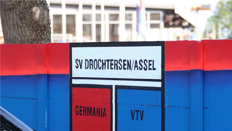 D/A will sein Stadion ausbauen, wenn der Aufstieg in die 3. Liga gelingt. Dann sollen und müssen 5000 Menschen Platz finden.