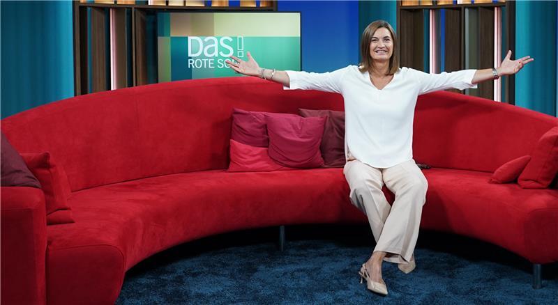 Das ändert sich ab heute an dieser beliebten NDR-Kultsendung "DAS! Rote Sofa" mit frischem Look - und neuem Namen.