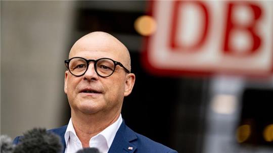 DB-Personalvorstand Martin Seiler äußert sich zu den Tarifverhandlungen zwischen der Deutschen Bahn und der Gewerkschaft Deutscher Lokomotivführer.