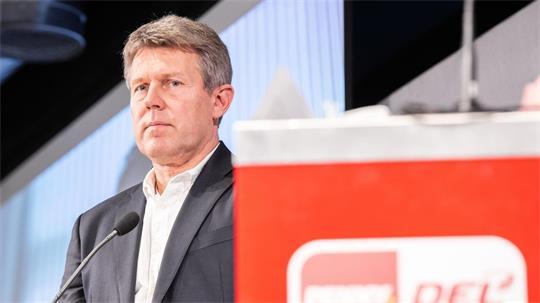 DEL-Chef Gernot Tripcke gefällt die Terminierung der NHL-Spiele in Deutschland nicht. (Archivbild)