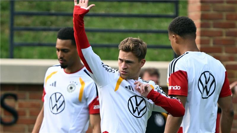 Völler spürt WM-Vorfreude - Neuer bereit für Curaçao-Start DFB-Kapitän Kimmich (m.) nimmt seine Kollegen in die Pflicht.