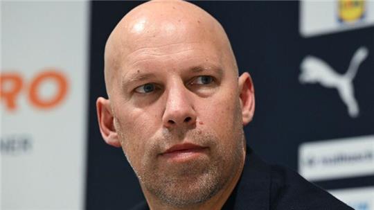 DHB-Sportvorstand Axel Kromer nimmt an einer Pressekonferenz teil.