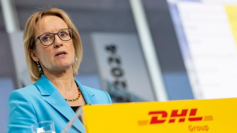 DHL macht bessere Geschäfte in Deutschland DHL-Finanzvorständin Melanie Kreis spricht zu Journalisten.