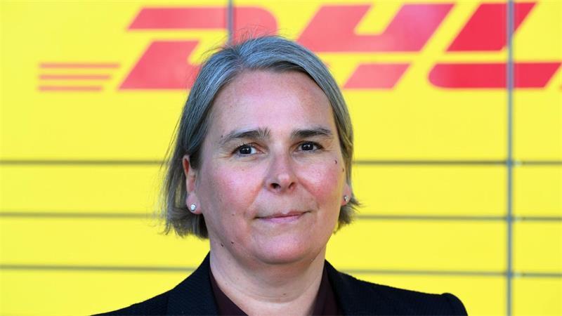DHL will für schwere Pakete branchenweit Zustellung zu zweit DHL-Vorstandsmitglied Nicola Hagleitner möchte schwere Pakete nur noch von zwei Leuten zustellen lassen. (Archivbild)