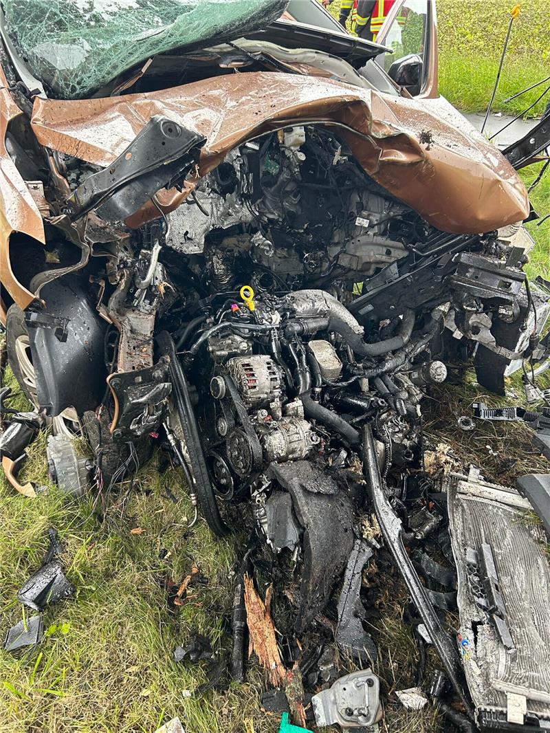 50-jähriger Autofahrer bei Unfall auf der L123 schwer verletzt DIe Unfallursache ist noch unklar. Foto: Feuerwehr Harsefeld