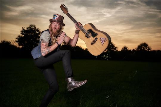 DJ „Vampyre“ heißt mit bürgerlichem Namen Andre Weiskeller und ist Musiker der Hamburger Band „Tramper“.